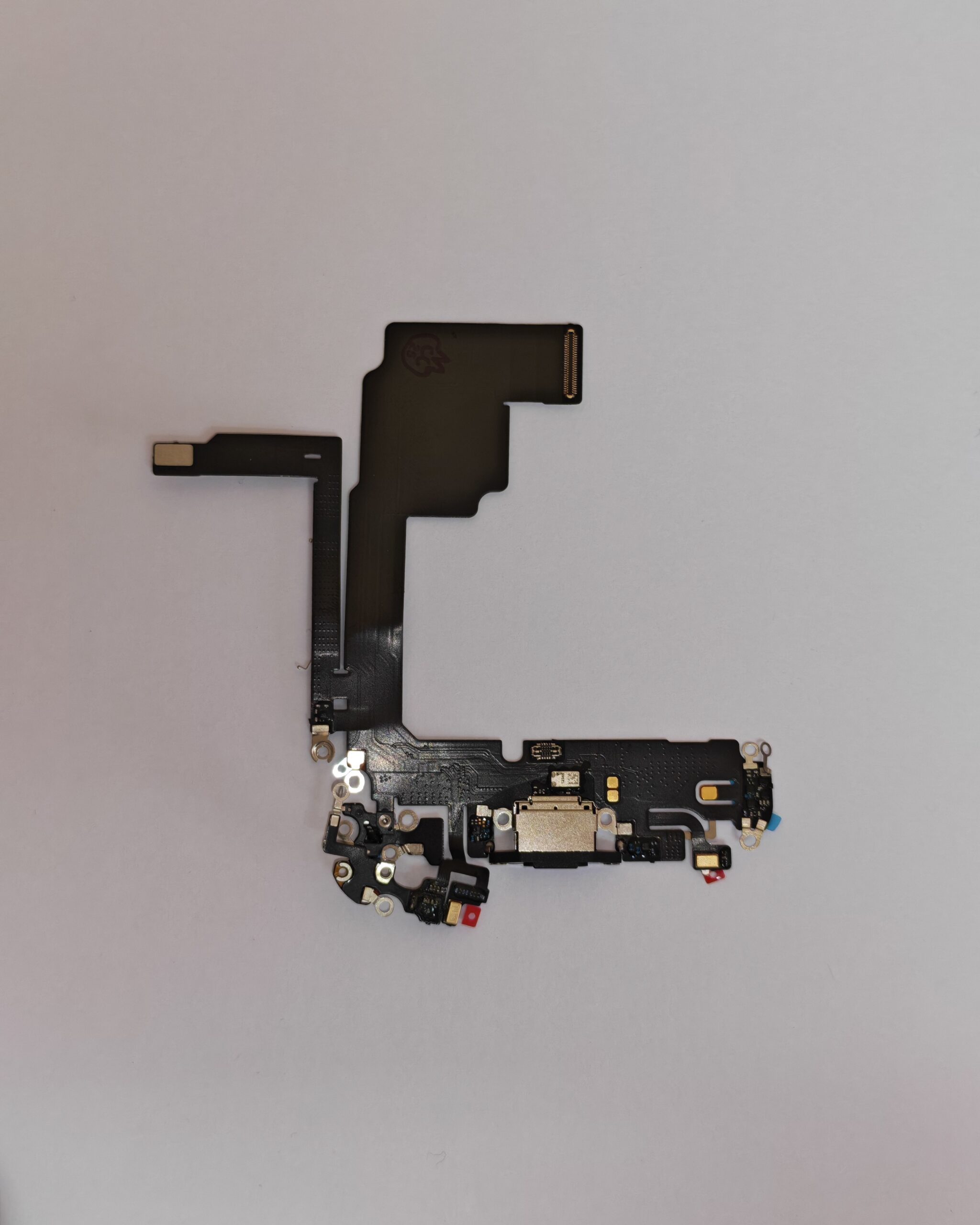 Iphone 15 Pro Flet sa konektorom Punjenja